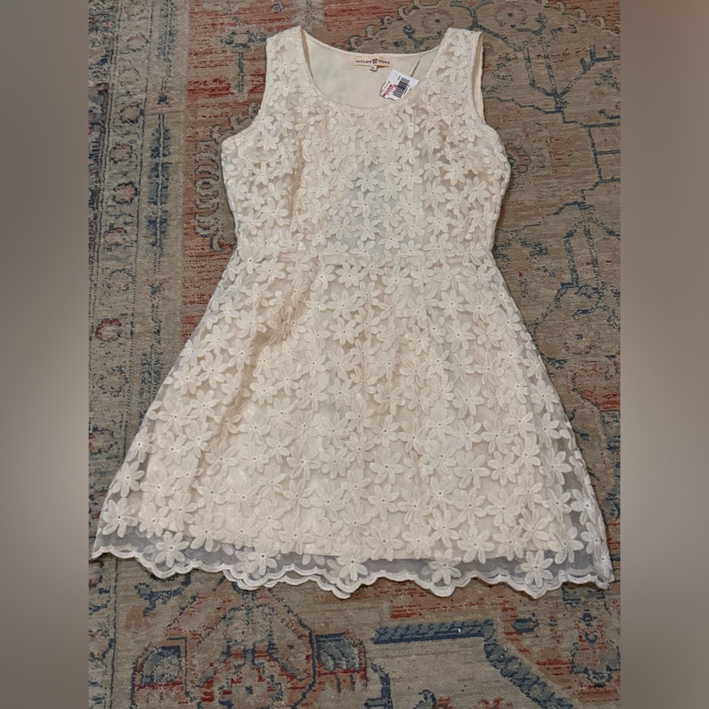Altar'd State Off-White Lace Dress w/ Flowers Size M  NWT Fully lined